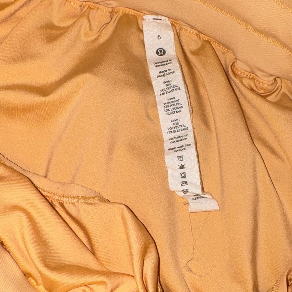 Lululemon Hotty Hot Low-Rise 2.5” Lined Shorts - Picture 2 of 7